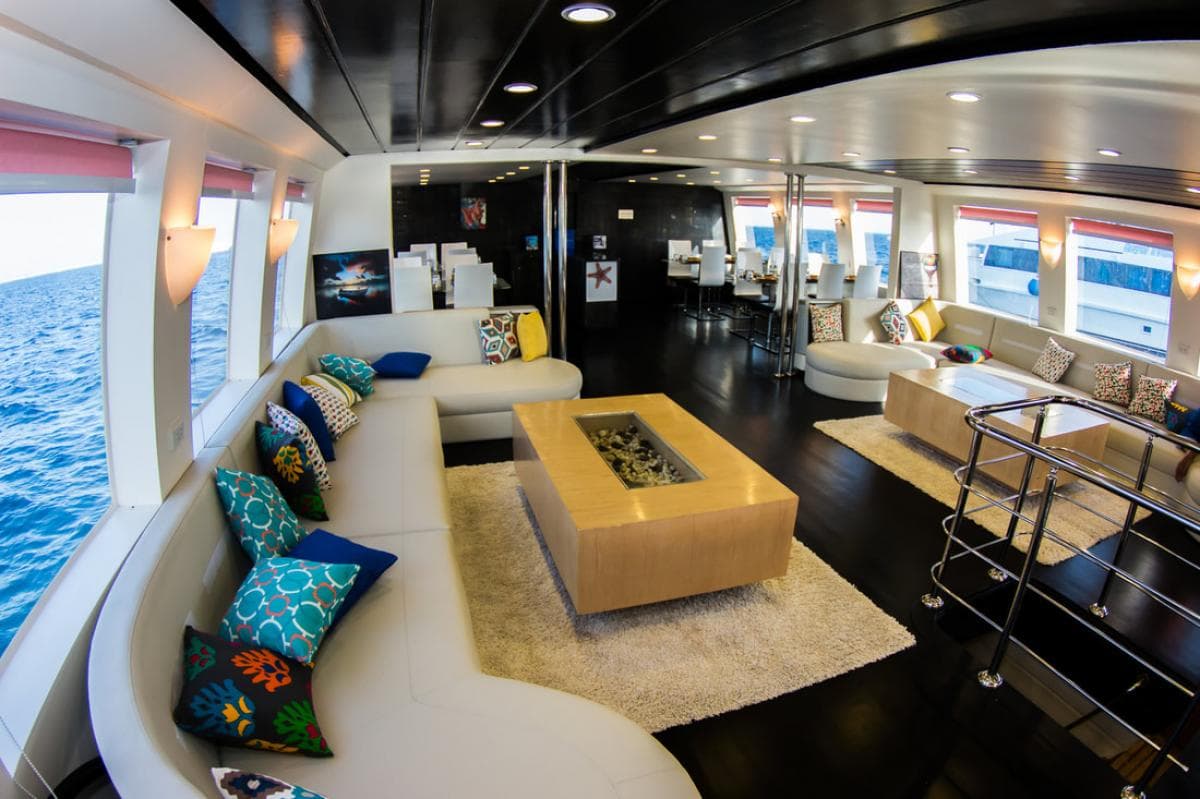 Hammerhead I Interior