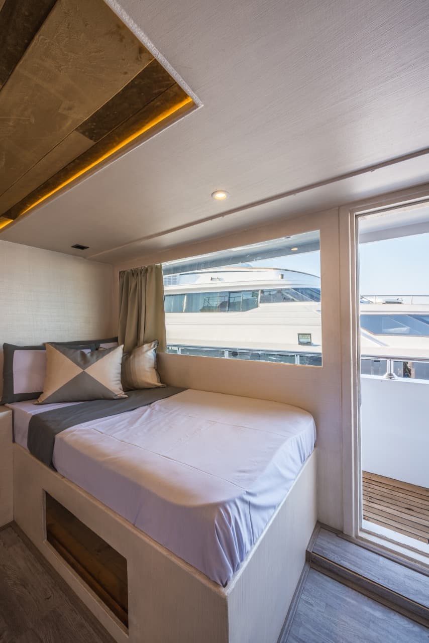 Hammerhead II Cabin View